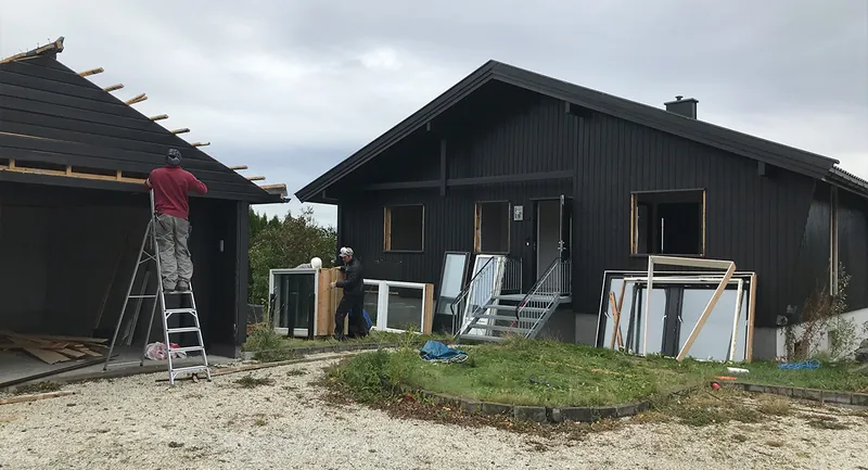 Det gamle huset på tomten før det ble revet