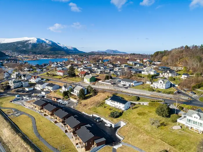 Flyfoto av boligområdet ved sjøen