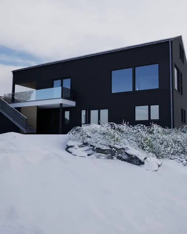 Svart enebolig med saltak i snø